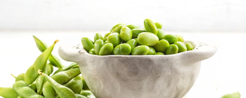 Edamame with nutritional yeast